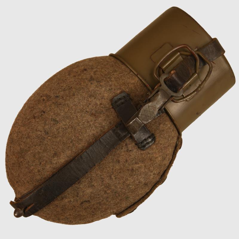 GERMAN WWII ARMED FORCES WATER BOTTLE.