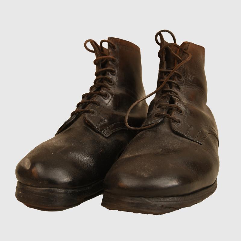 GERMAN WWII SOLDIERS ANKLE BOOTS.