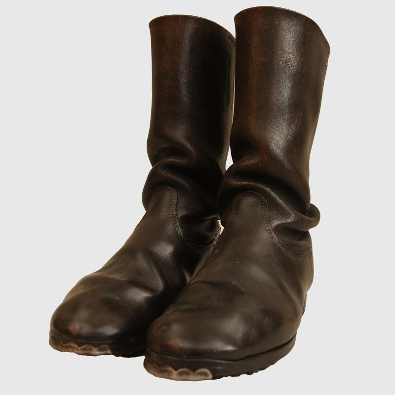 GERMAN WWII ENLISTED RANKS JACK BOOTS.