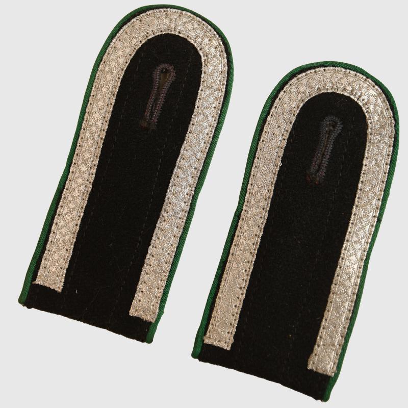 GERMAN WWII WAFFEN SS UNTERSCHARFUHRER MOUNTAIN TROOPS SHOULDER BOARDS.