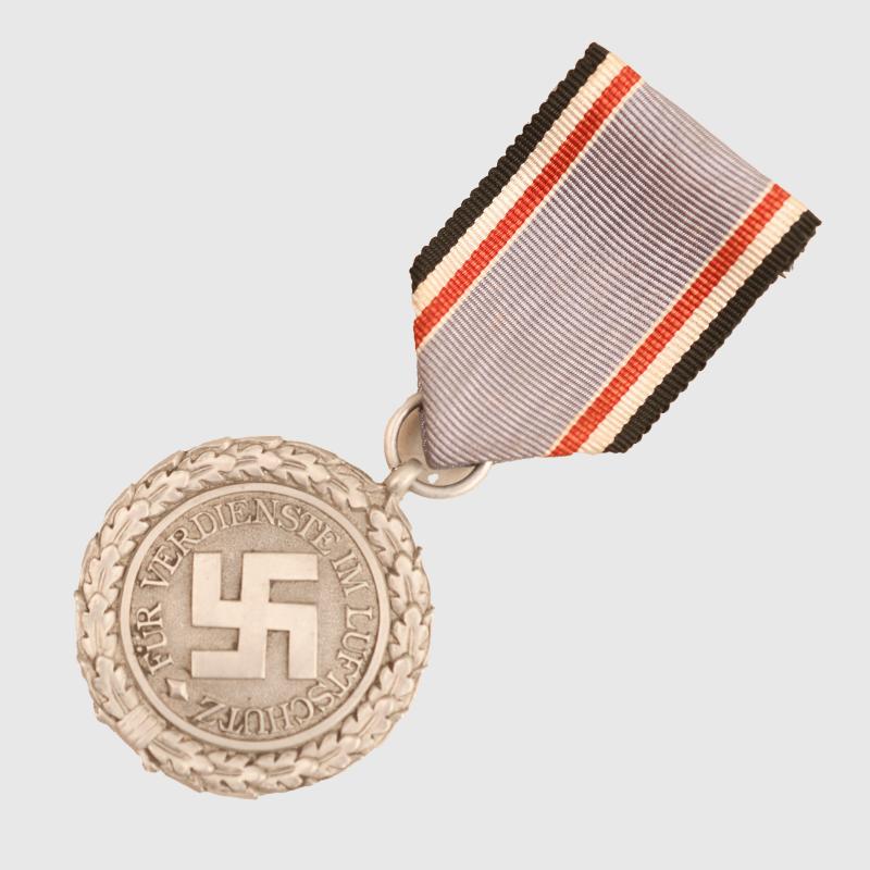 GERMAN WWII 2ND CLASS RLB MEDAL.