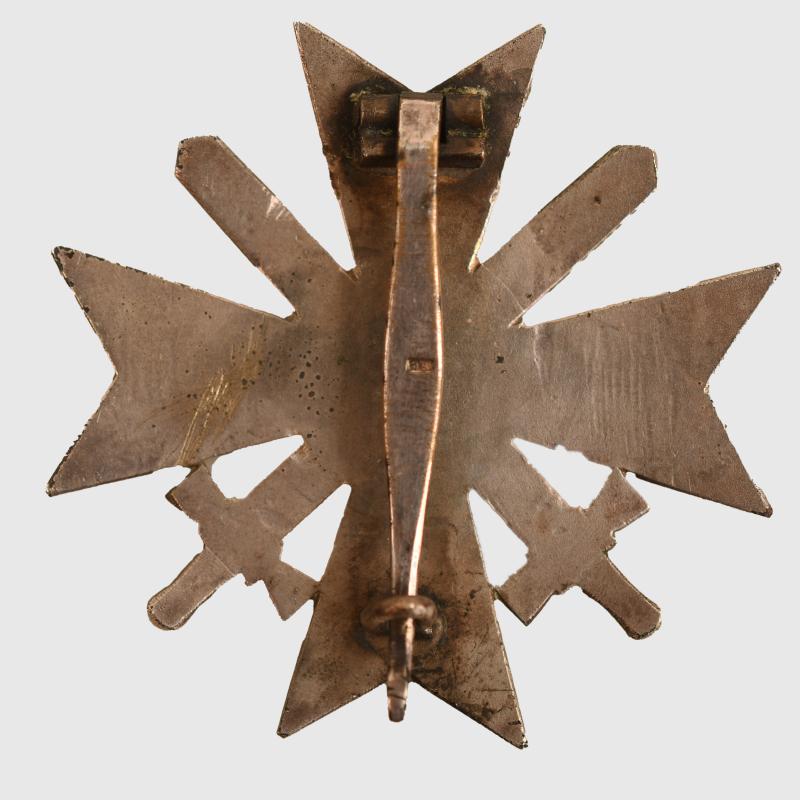 GERMAN WWII WAR SERVICE ACROSS FIRST CLASS WITH SWORDS.