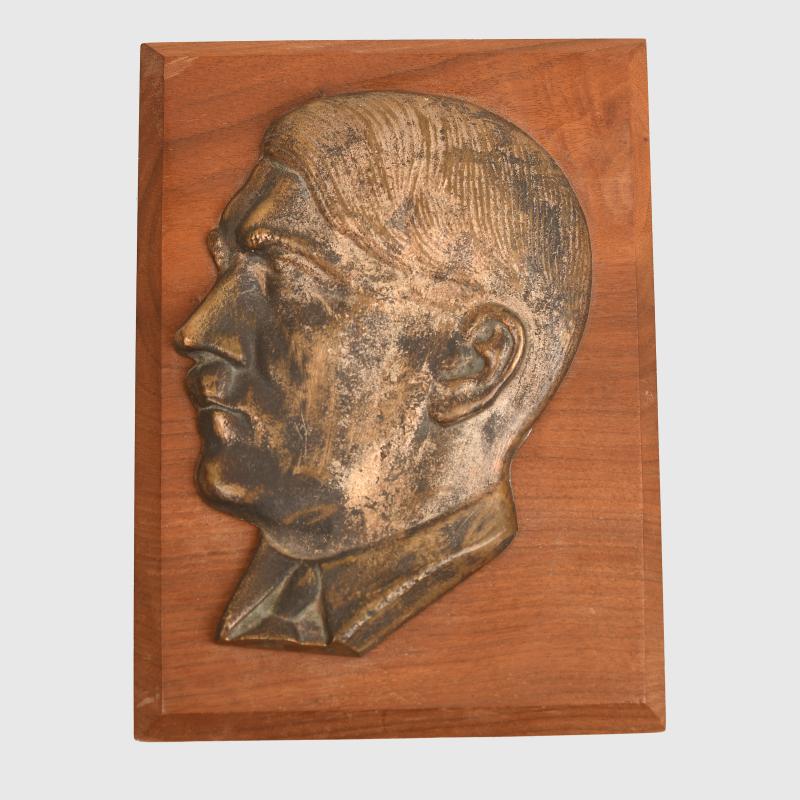 GERMAN WWII ADOLF HITLER HEAD PLAQUE.