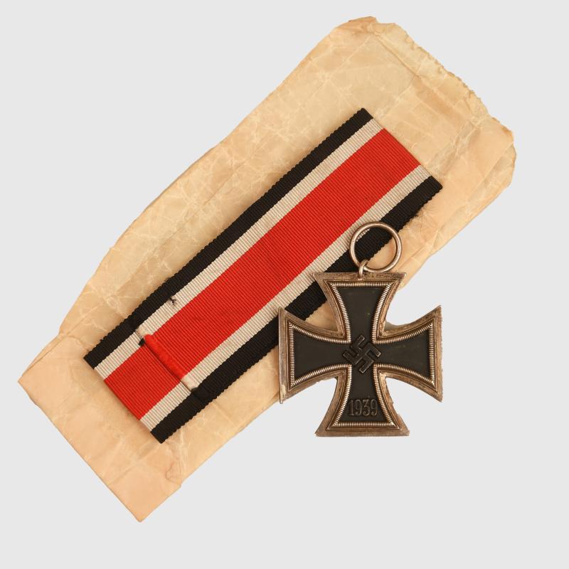 GERMAN WWII IRON CROSS SECOND CLASS IN PACKET.