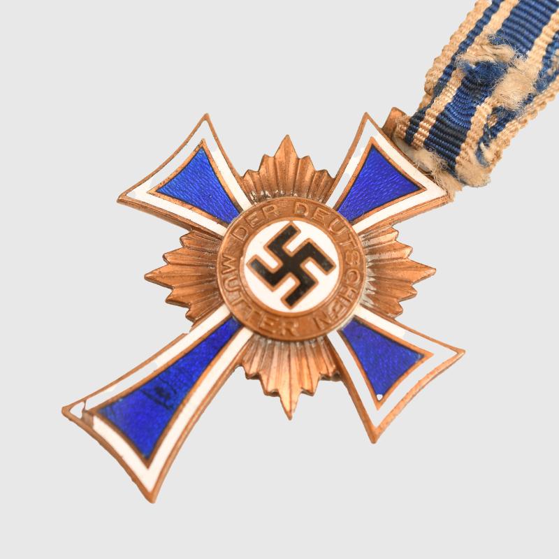 GERMAN WWII MOTHERS CROSS IN BRONZE.