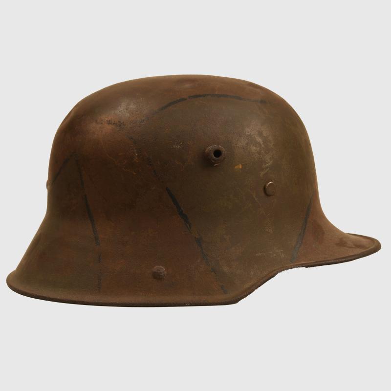 GERMAN WWI M16 CAMOUFLAGE COMBAT HELMET.