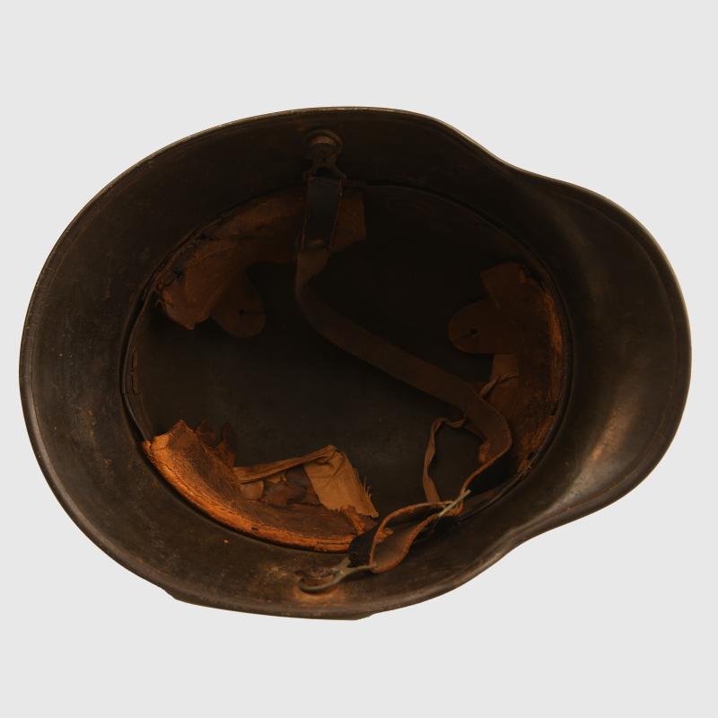 GERMAN WWI M17 CAMOUFLAGE COMBAT HELMET.