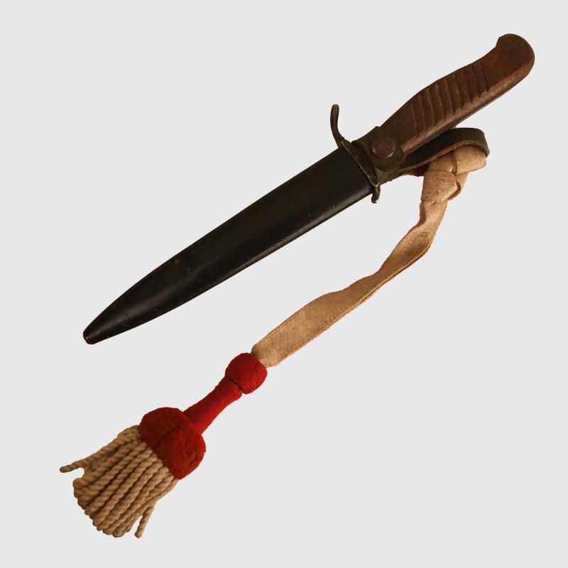 GERMAN WWI TRENCH KNIFE.