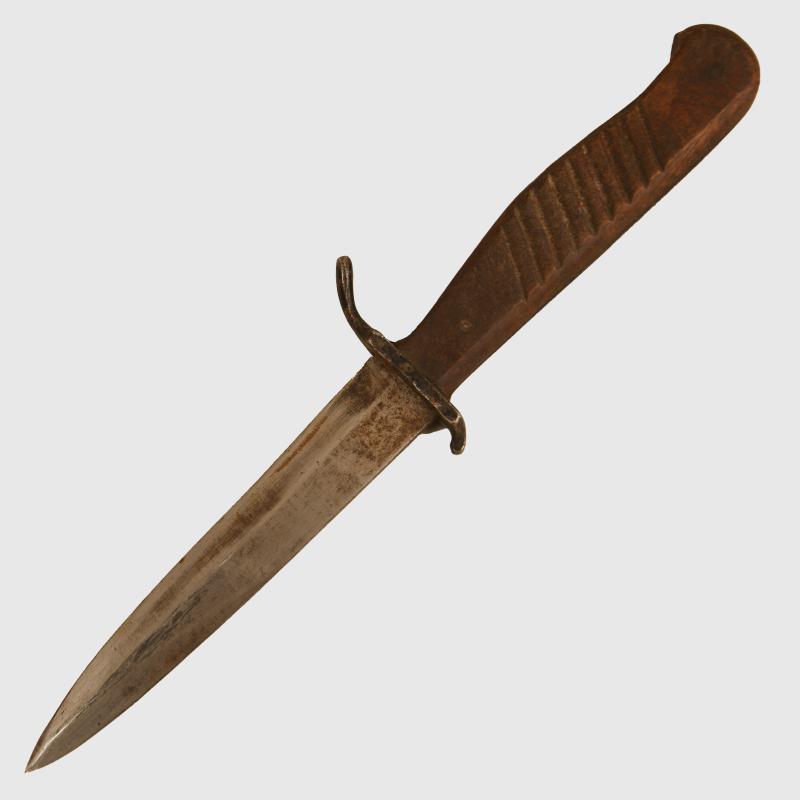 GERMAN WWI TRENCH KNIFE.