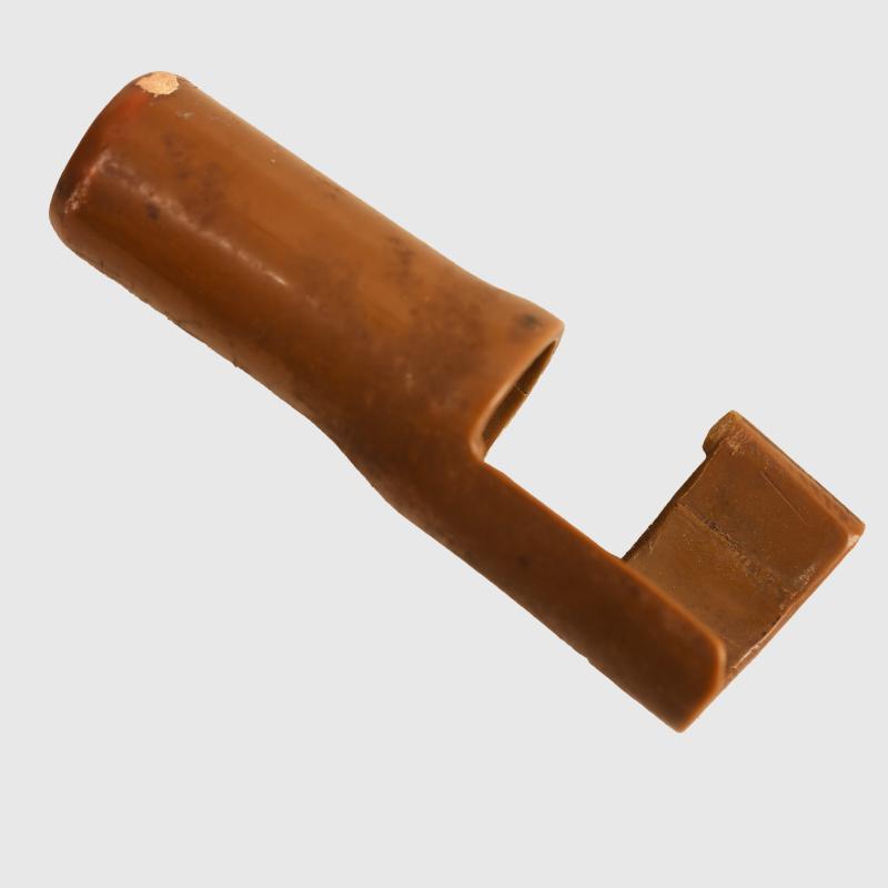 JAPANESE WWII PLASTIC ARISAKA MUZZLE COVER.