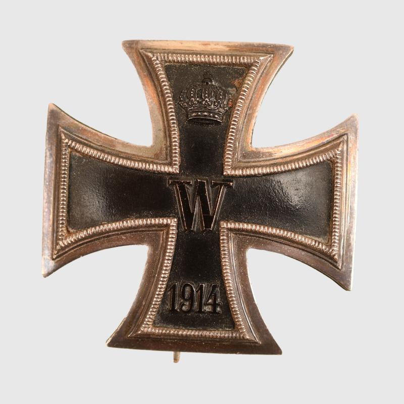 GERMAN WWI IRON CROSS 1ST CLASS, CONVEX IN SILVER.