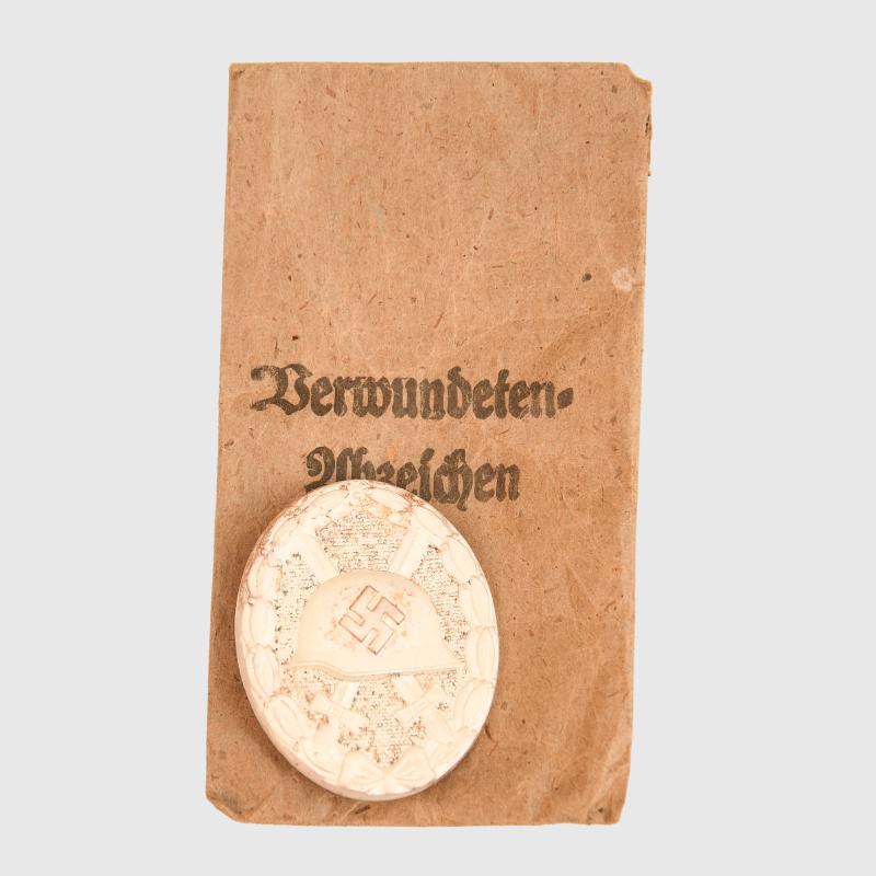 GERMAN WWII WOUND BADGE IN SILVER, MINT, IN ITS PACKET.