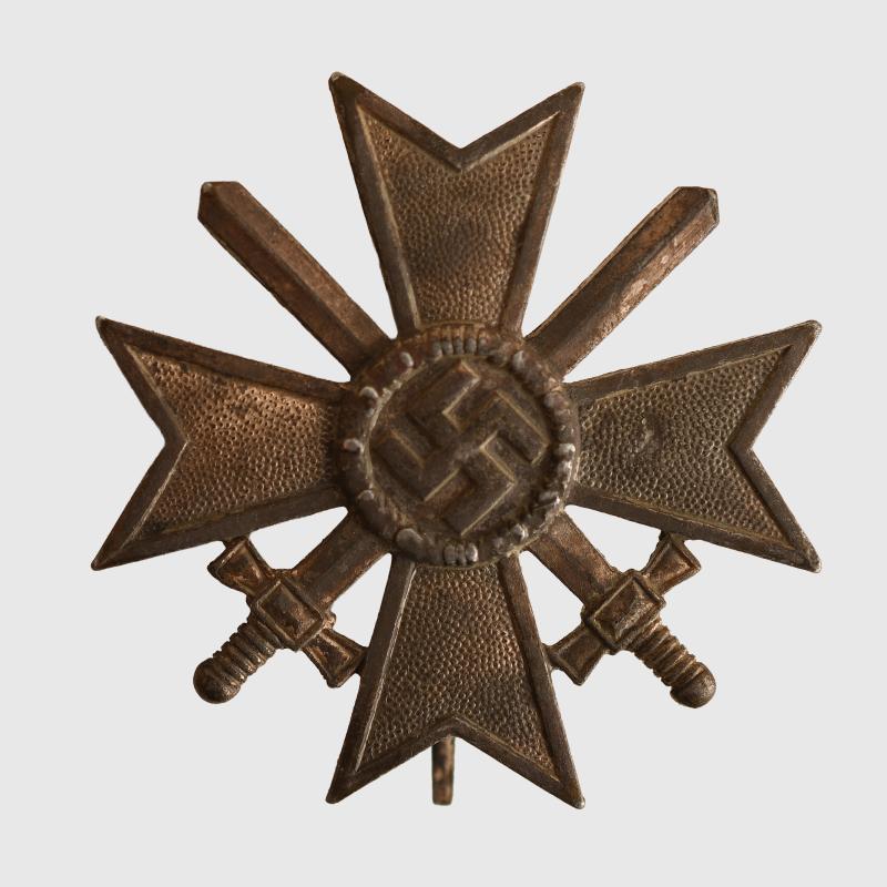 GERMAN WWII WAR SERVICE CROSS 1ST CLASS WITH SWORDS.