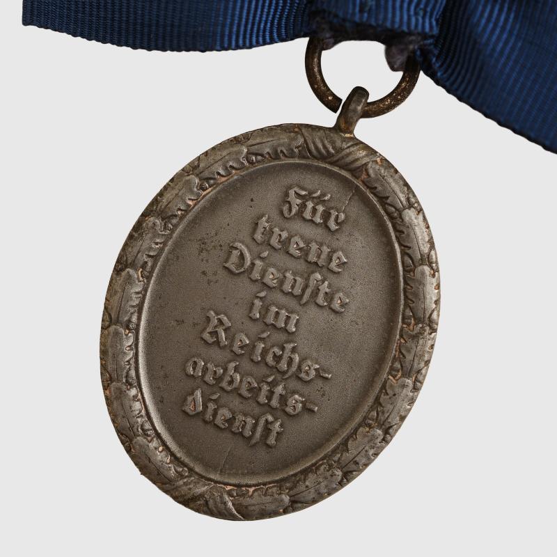 GERMAN WWII RAD 18 YEAR LONG SERVICE MEDAL WITH FEMALE WRAP.