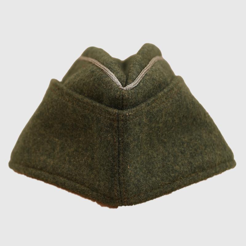 GERMAN WWII ARMY PANZER OFFICERS OVERSEAS CAP.