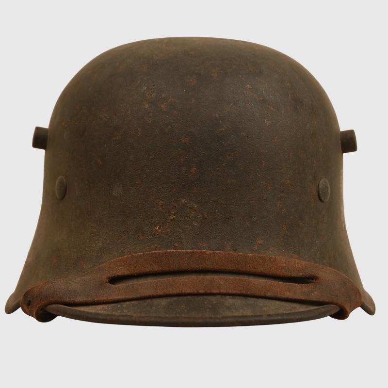 GERMAN WWII M.16 TRANSITIONAL HELMET.