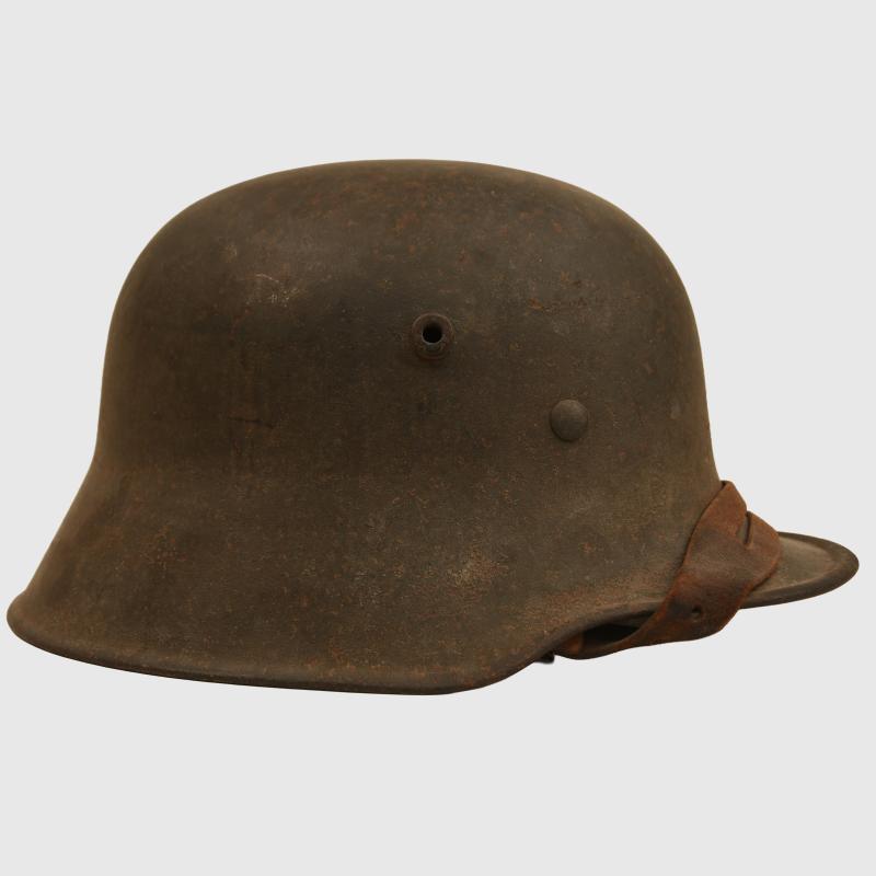 GERMAN WWII M.16 TRANSITIONAL HELMET.
