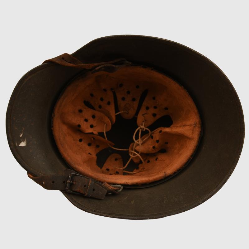 GERMAN WWII M.16 TRANSITIONAL HELMET.
