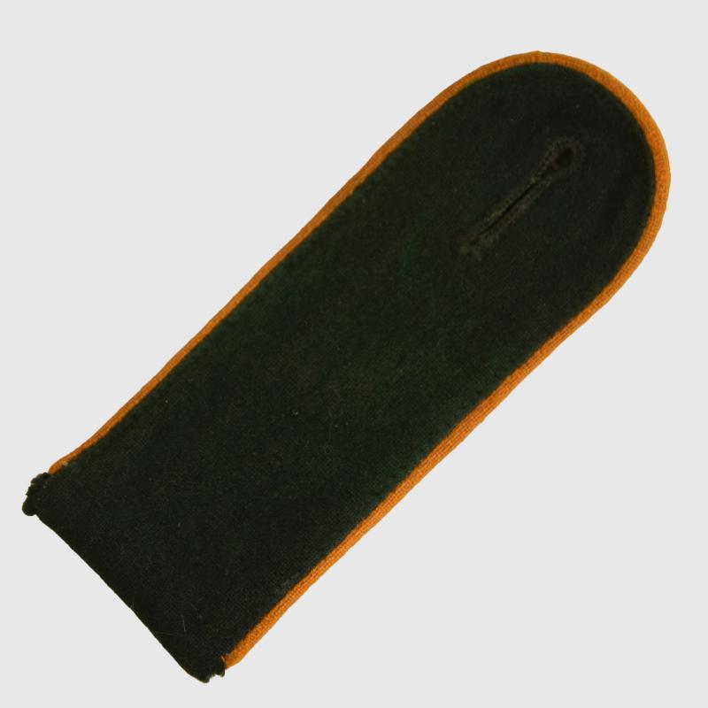 GERMAN WWII CAVALRY M.36 SLIP-ON SHOULDER BOARD.
