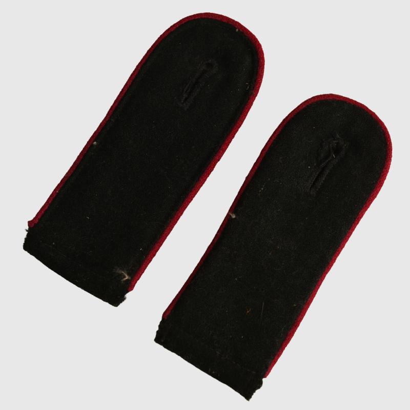 GERMAN WWII ARMY M.36 ENLISTED MANS ARTILLERY SHOULDER STRAPS.