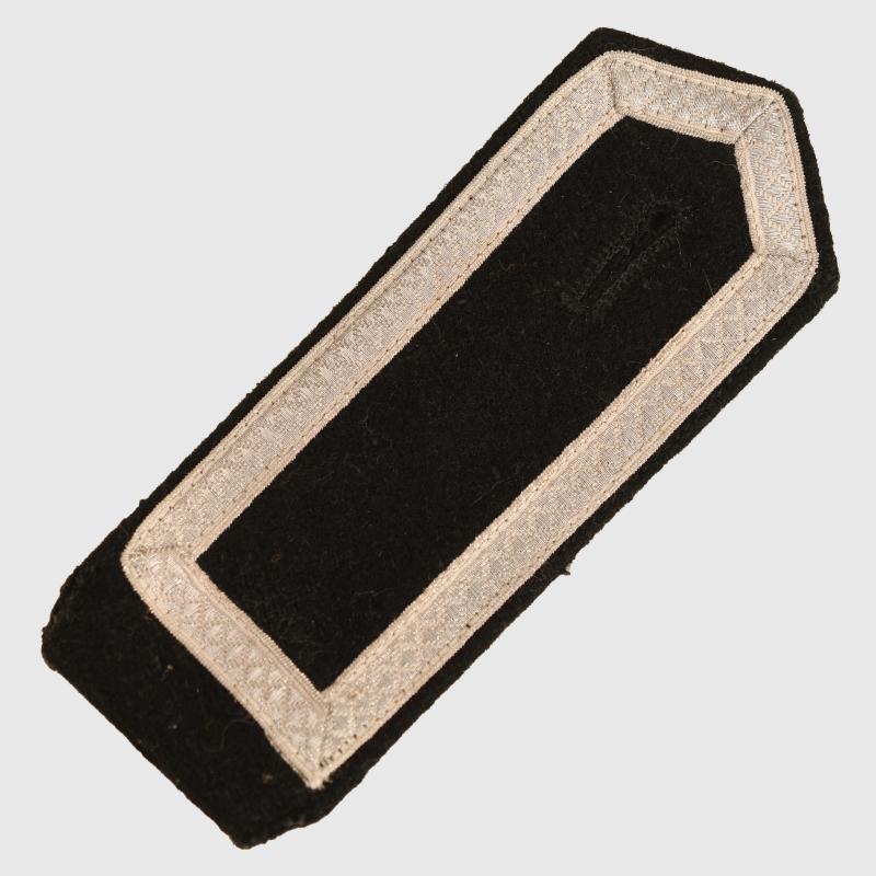 GERMAN WWII EARLY SINGLE WAFFEN SS SCARFUHRER’S SHOULDER BOARDS.