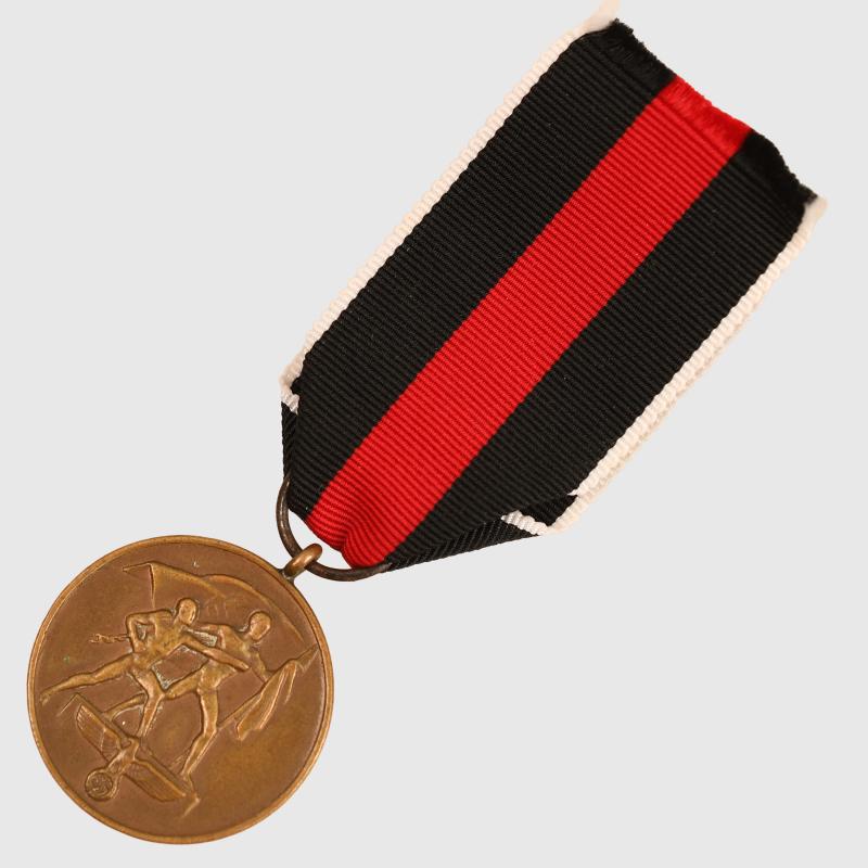 GERMAN WWII ENTRY INTO CZECHOSLOVAKIA MEDAL.