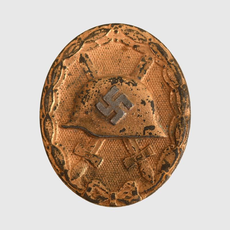 GERMAN WWII WOUND BADGE IN GOLD .