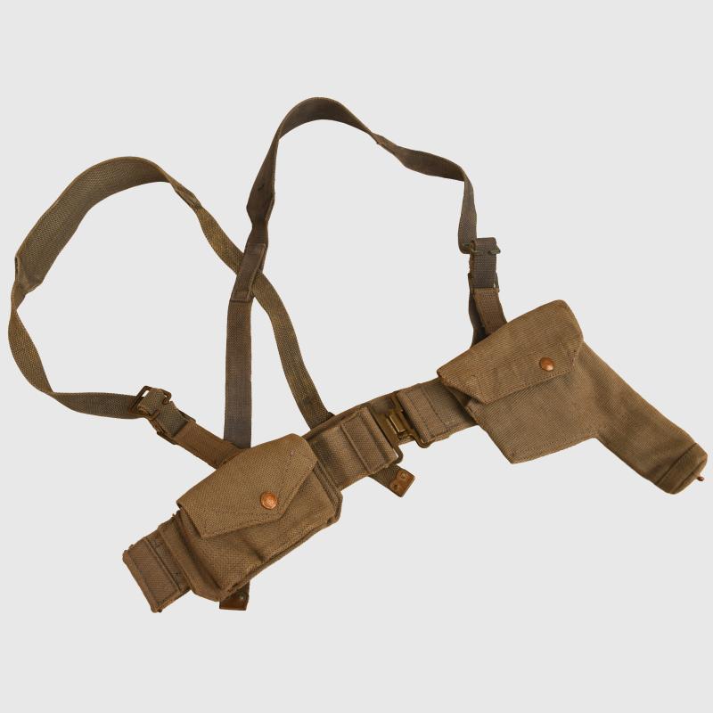 BRITISH WWII RAF BELT EQUIPMENT.