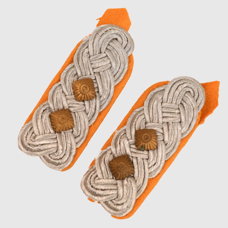 GERMAN WWII LUFTWAFFE OBERST TUNIC INSIGNIA.