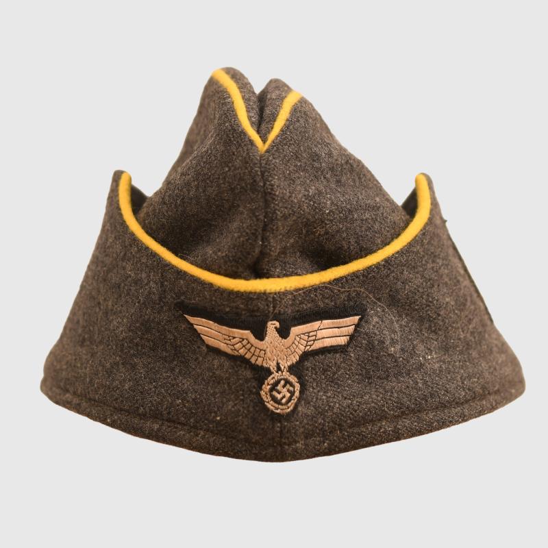 GERMAN WWII LUFTWAFFE ARMY FEMALE SIGNALLERS OVERSEAS CAP.