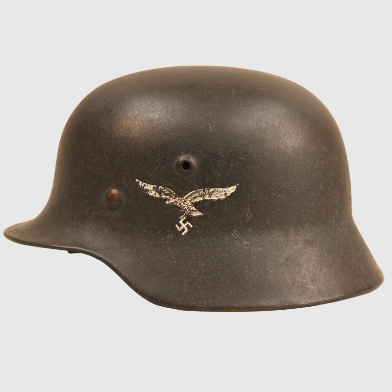 GERMAN WWII LUFTWAFFE M40 SINGLE DECAL COMBAT HELMET.