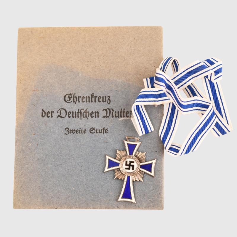 GERMAN WWII MOTHERS CROSS IN SILVER IN ORIGINAL PRESENTATION PACKET.