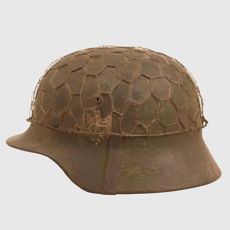 GERMAN WWII WIRE COVERED M35 COMBAT HELMET.