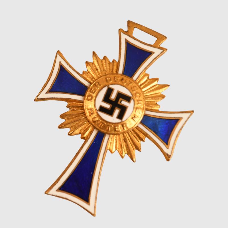 GERMAN WWII MOTHERS CROSS IN GOLD. CASED.