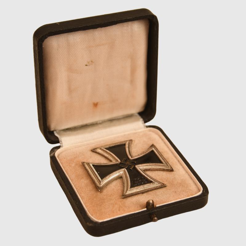 GERMAN WWII IRON CROSS 1ST CLASS CASED.