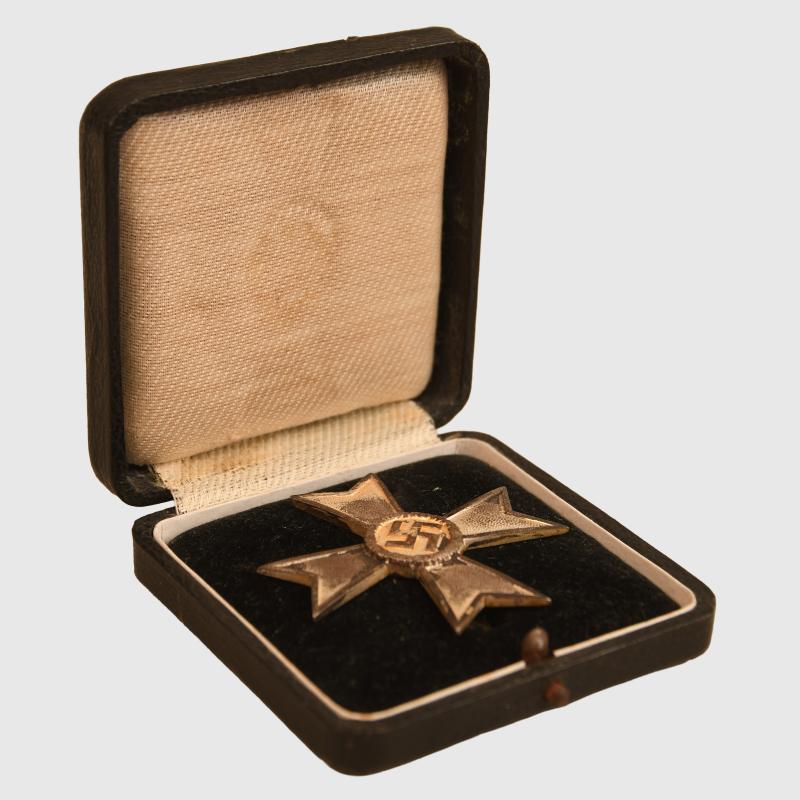 GERMAN WWII WAR SERVICE CROSS 1ST CLASS WITHOUT SWORDS CASED.