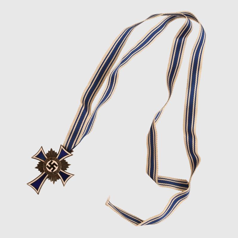 GERMAN WWII MOTHERS CROSS IN SILVER.