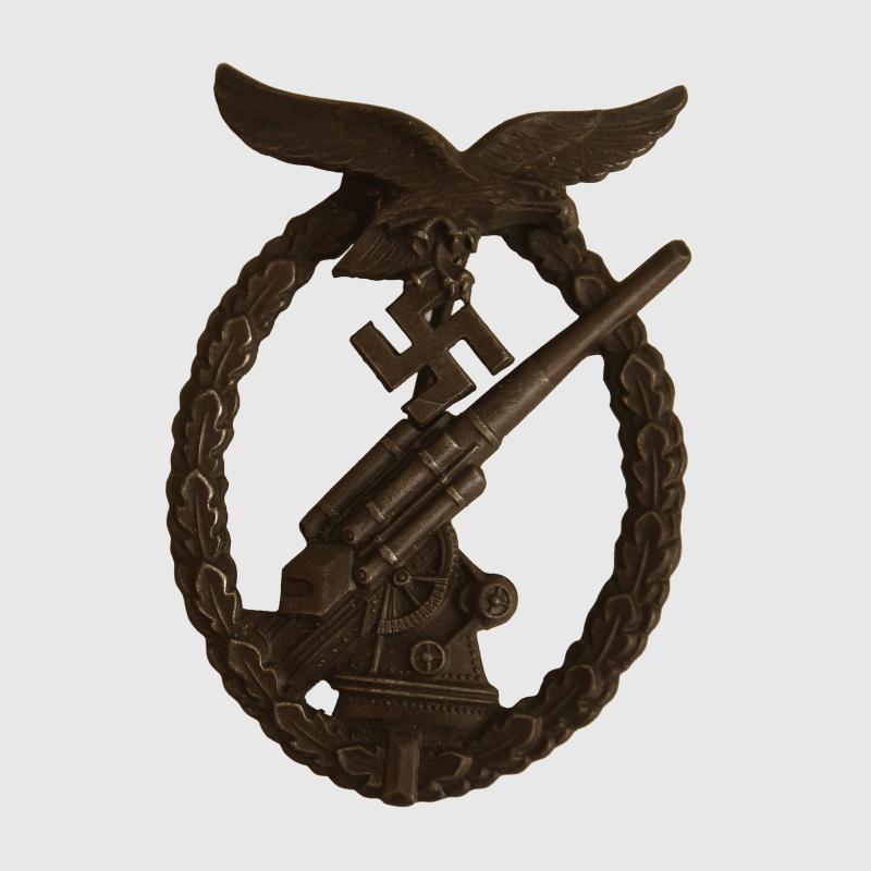 GERMAN WWII LUFTWAFFE FLAK BADGE.