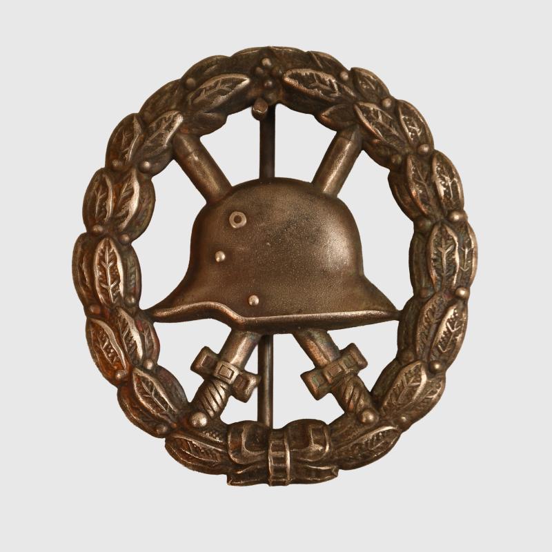 GERMAN WWI WOUND BADGE IN SILVER, FRETTED TYPE.