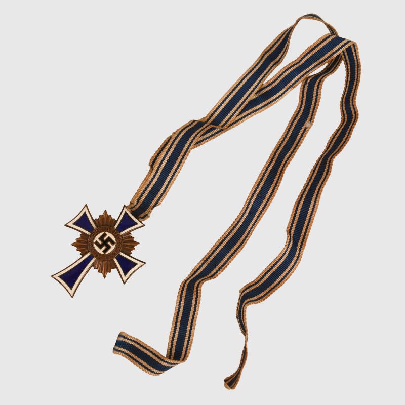 GERMAN WWII MOTHER CROSS IN BRONZE.