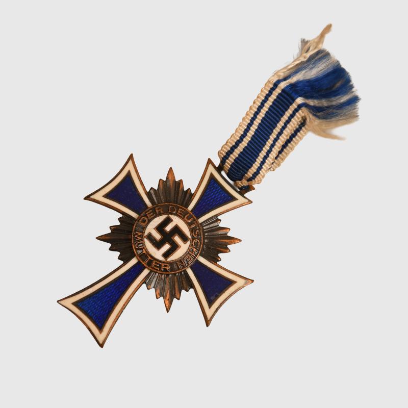 GERMAN WWII MOTHERS CROSS IN BRONZE.