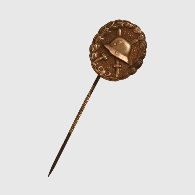 GERMAN WWI MINIATURE WOUND BADGE IN SILVER.