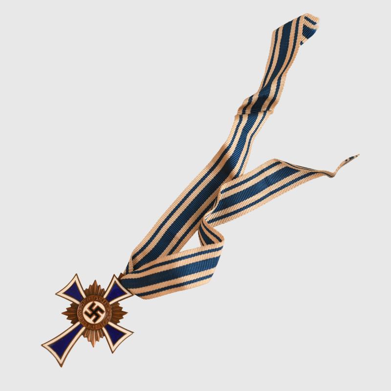 GERMAN WWII MOTHERS CROSS IN BRONZE.