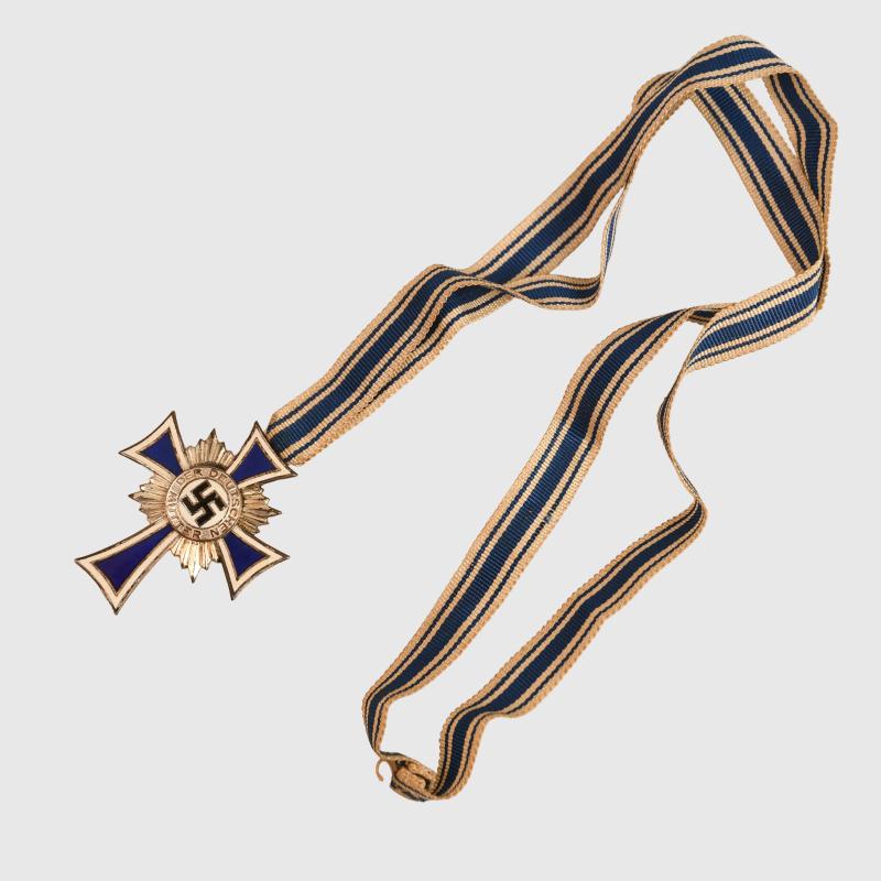 GERMAN WWII MOTHERS CROSS IN SILVER.
