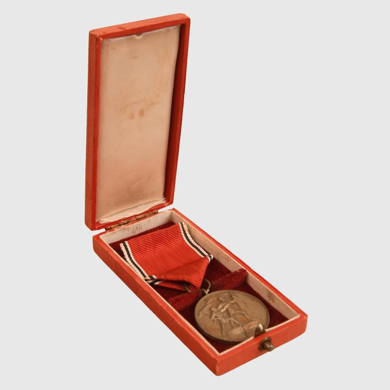 GERMAN WWII ENTRY INTO AUSTRIA MEDAL, CASED.