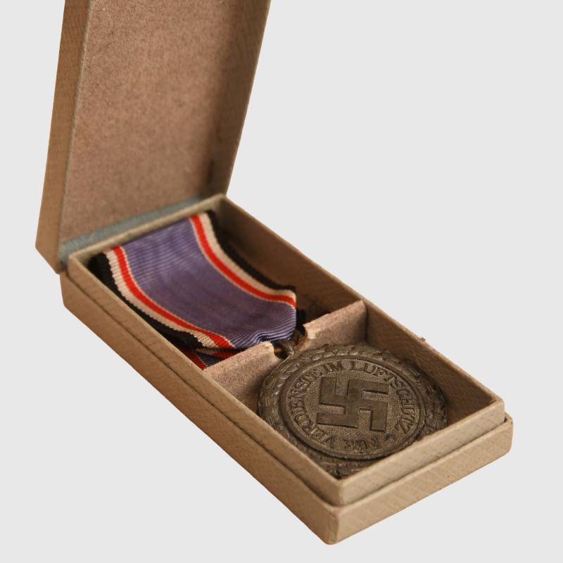 GERMAN WWII LUFTSCHUTZ MEDAL 2ND CLASS, CASED.