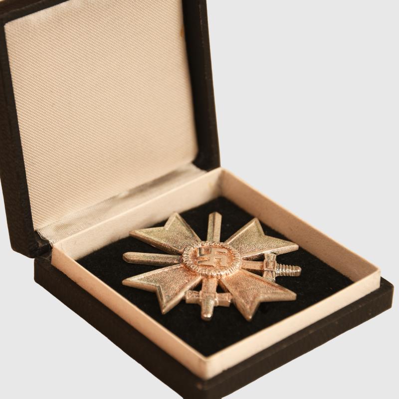 GERMAN WWII WAR SERVICE CROSS 1ST CLASS WITH SWORDS, CASED.