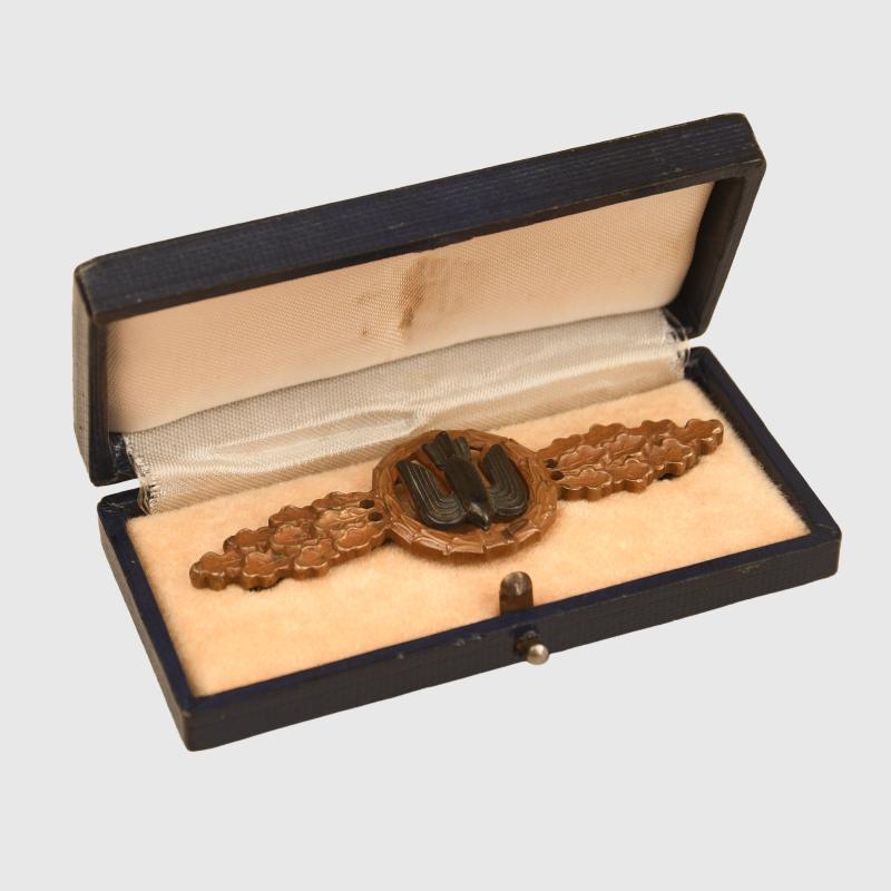 GERMAN WWII LUFTWAFFE BOMBER BAR IN BRONZE, CASED.