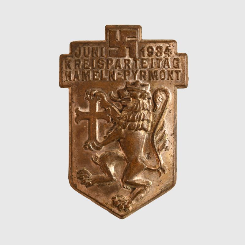 GERMAN WWII HAMELN PYMONT TINNY.