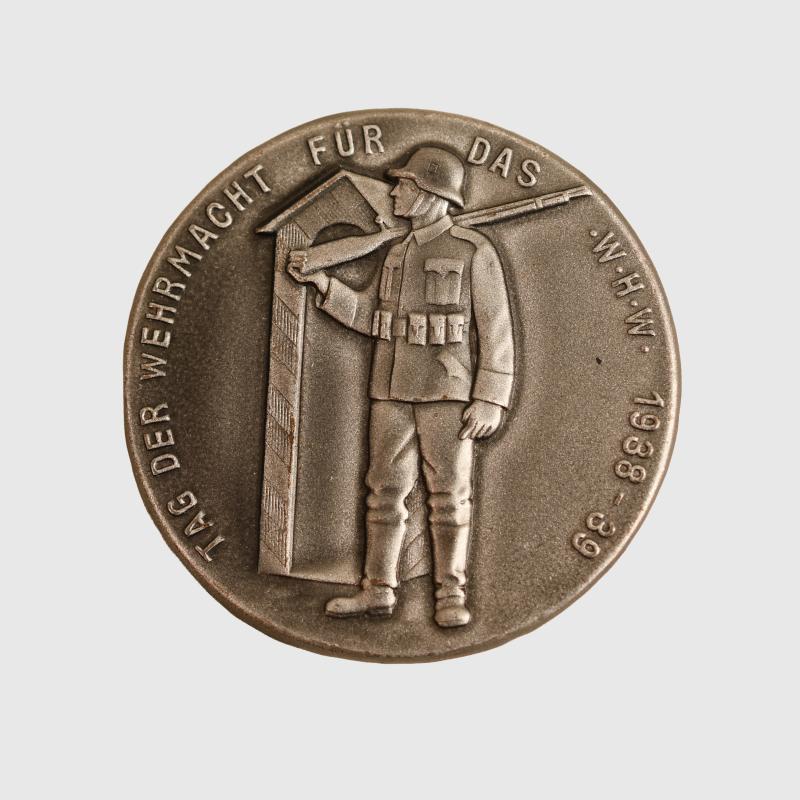 GERMAN WWII LARGE DAY OF THE ARMY TINNY.